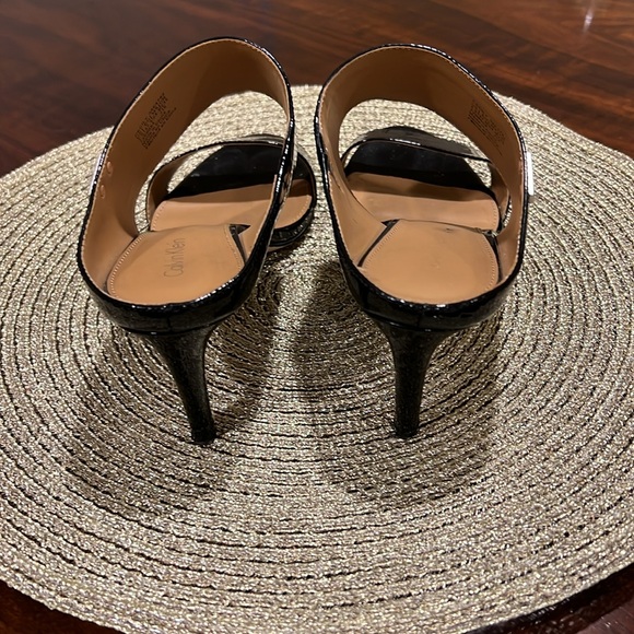 Calvin Klein - Picture 2 of 8